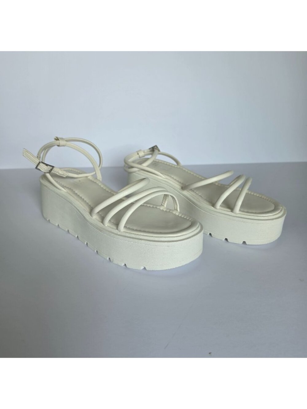 Rouge White Platform Sandals Strappy Chunky Lug Sole Costal Summer Shoes. Sz 10